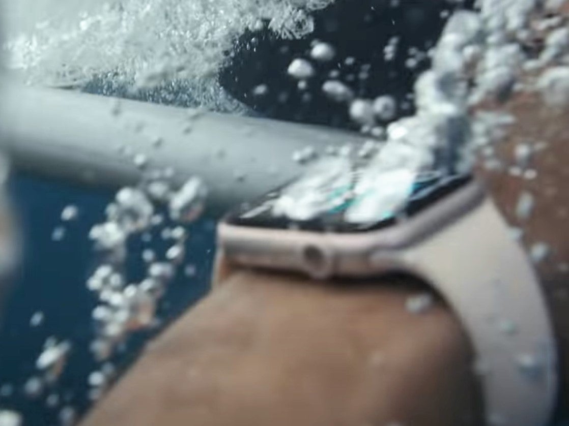 Can i use my online apple watch while swimming